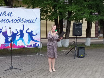 28 июня 2025 года в пгт. Холм-Жирковский состоялся праздничный концерт, посвящённый Дню молодежи - фото - 34
