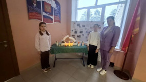 в Холмовской школе была создана памятная инсталляция, посвящённая 82-й годовщине полного снятия блокады Ленинграда - фото - 4