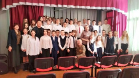 в Холмовской школе прошел Урок Мужества с участником СВО - фото - 6