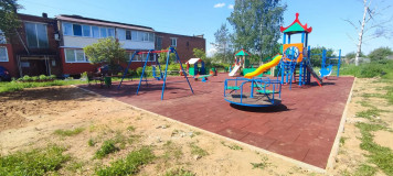 завершены работы по благоустройству новой детской площадки в пгт. Холм-Жирковский - фото - 1