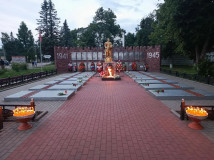 у Братского захоронения прошла патриотическая акция "Свеча Памяти" - фото - 6