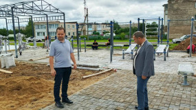 глава округа Ашот Егикян проверил ход работ по обустройству воркаут-площадки - фото - 1