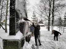 работники Печатниковского Дома культуры присоединились к общеобластному субботнику по уборке снега - фото - 3