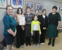 4 марта в детской школе искусств была награждена дипломом и "сладким" подарком победительница конкурса "Нарисуй Защитника Отечества" - фото - 4